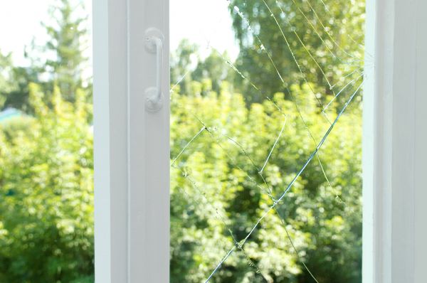 Cost of Cracked Window Repair in Spring