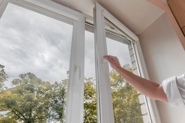 Cost of Vinyl Window Repair in Spring
