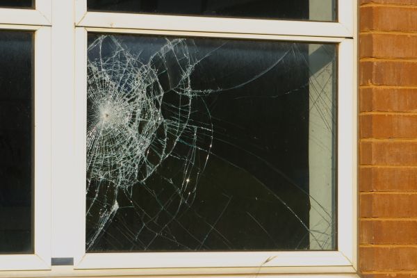 Cost of Window Crack Repair in Spring