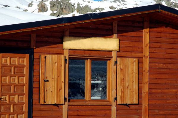 Cost of Cabin Window Repair in Spring